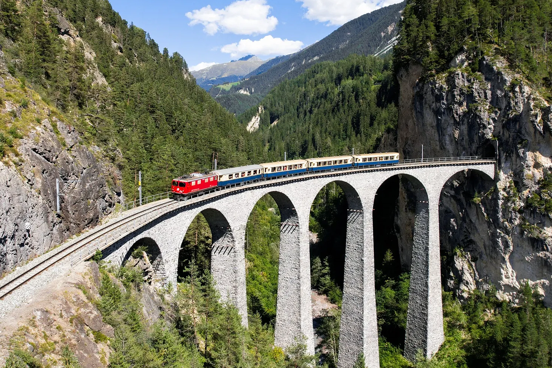 "Alpine Classic Pullman Express" summer excursion to the Engadin
